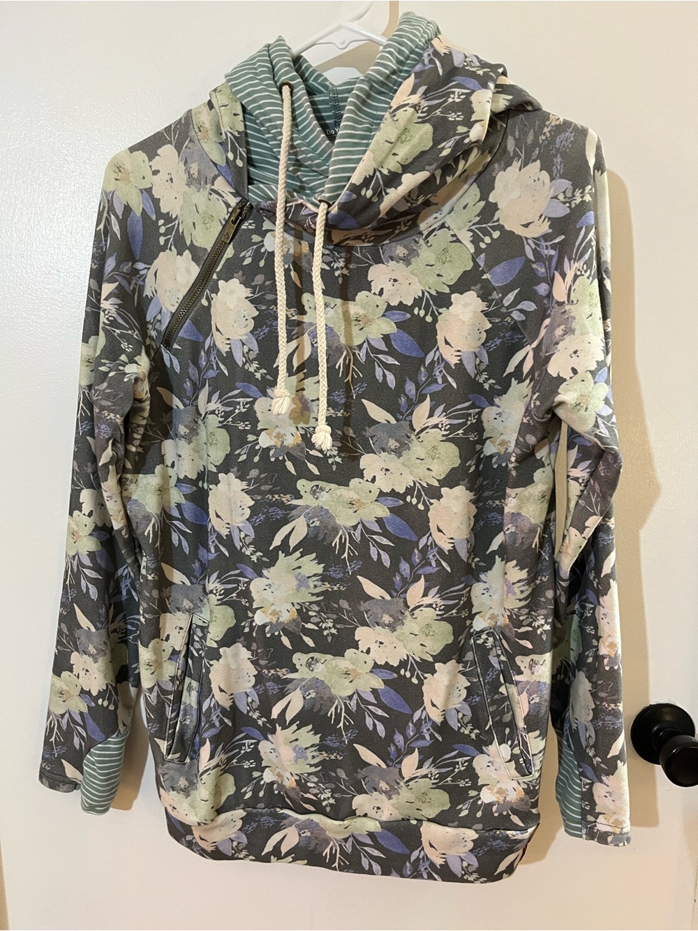 AMPERSAND AVE Floral Hooded Pullover Sweater - Gray, Green, Cream